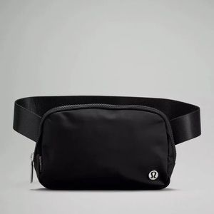 NWT Lululemon Everywhere Belt Bag - Black